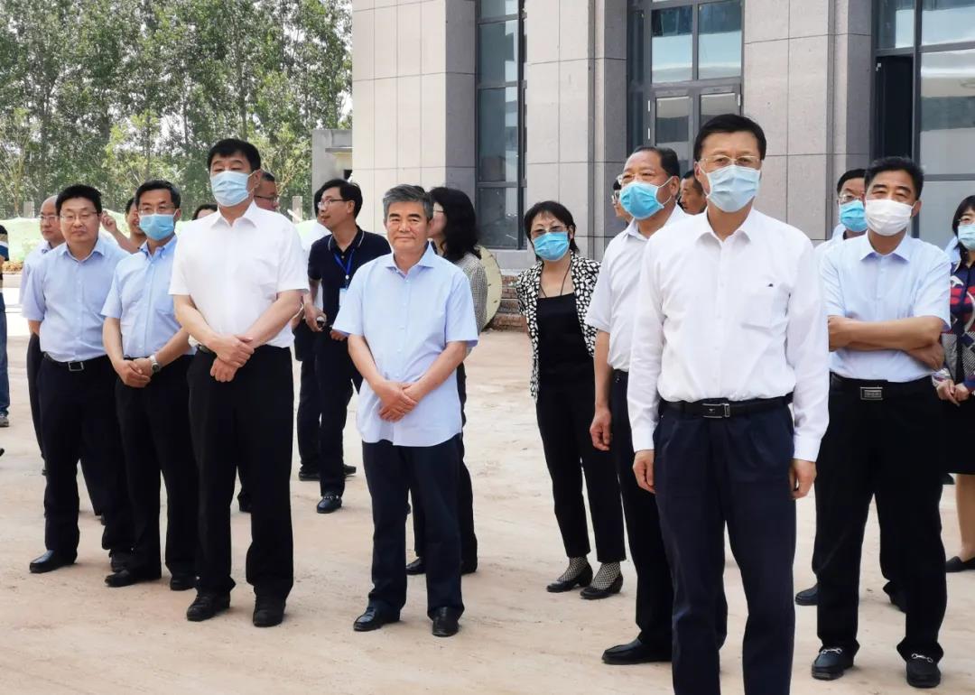 青岛市政协主席杨军等领导一行调研利群胶州智慧物流及供应链基地项目
